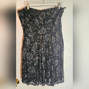 👗Strapless Lace Dress